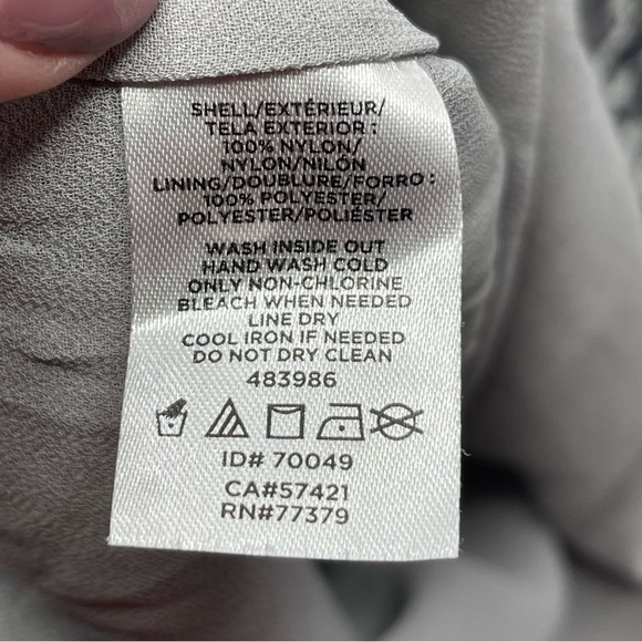 Ann Taylor Shimmery Top size XS - Picture 5 of 10